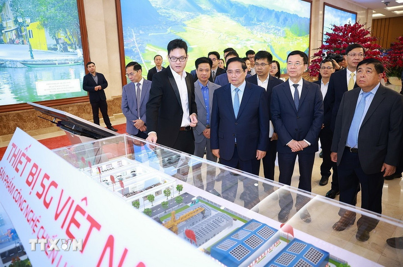 Thủ tướng: Kinh tế số là động lực, xã hội số là nền tảng, con người là trung tâm- Ảnh 1.