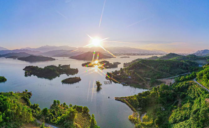 Lần đầu tiên Việt Nam có ‘thành phố du lịch hồ’, tọa lạc giữa vùng thiên nhiên 100 niên tuổi- Ảnh 2.