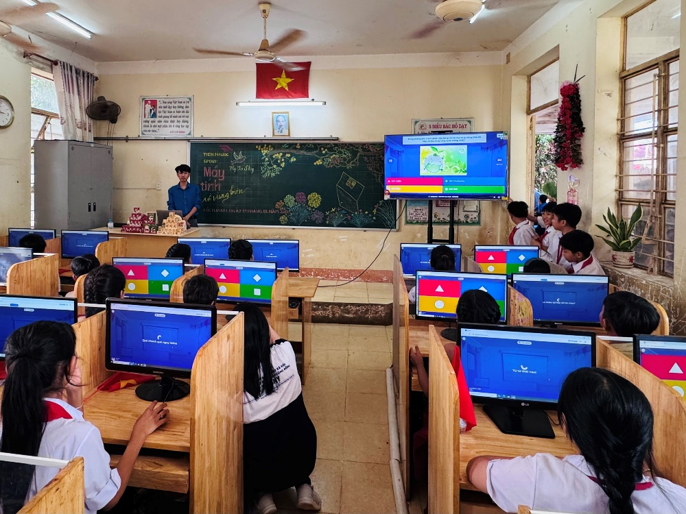 Mở rộng cơ hội tiếp cận công nghệ cho học sinh vùng biên giới- Ảnh 3.