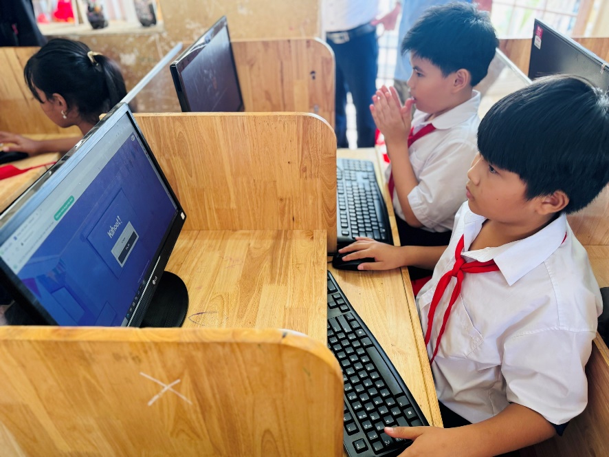 Mở rộng cơ hội tiếp cận công nghệ cho học sinh vùng biên giới- Ảnh 4.