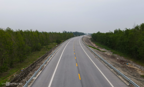 Sắp thông xe tuyến đường ven biển gần 5.000 tỷ tại tỉnh được mệnh danh là ‘Việt Nam thu nhỏ’- Ảnh 1.