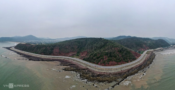 Sắp thông xe tuyến đường ven biển gần 5.000 tỷ tại tỉnh được mệnh danh là ‘Việt Nam thu nhỏ’- Ảnh 2.