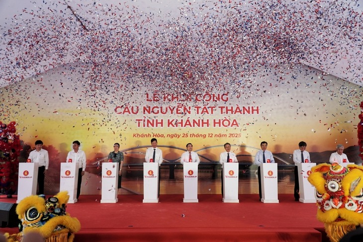 Hôm nay, Vingroup chính thức khởi công cầu vòm thép kết nối khu đô thị tỷ USD với sân bay quốc tế- Ảnh 1.