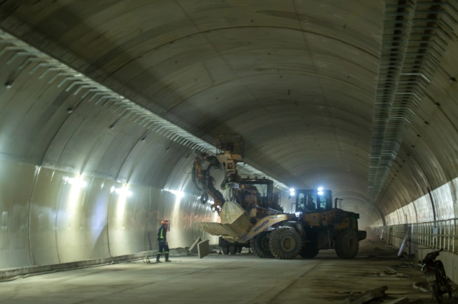 Hầm đường bộ dài thứ 3 Việt Nam:  Sử dụng phương pháp phổ biến trên thế giới, vượt tiến độ 8 tháng, do ‘vua hầm’ xây dựng- Ảnh 2.