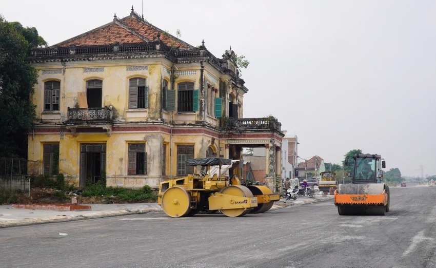 Sắp hoàn thành tuyến đường gần 2.000 tỷ nằm vắt qua biệt thự cổ trăm tuổi ở Đồng Nai- Ảnh 4. Sắp hoàn thành tuyến đường gần 2.000 tỷ nằm vắt qua biệt thự cổ trăm tuổi ở Đồng Nai- Ảnh 4.