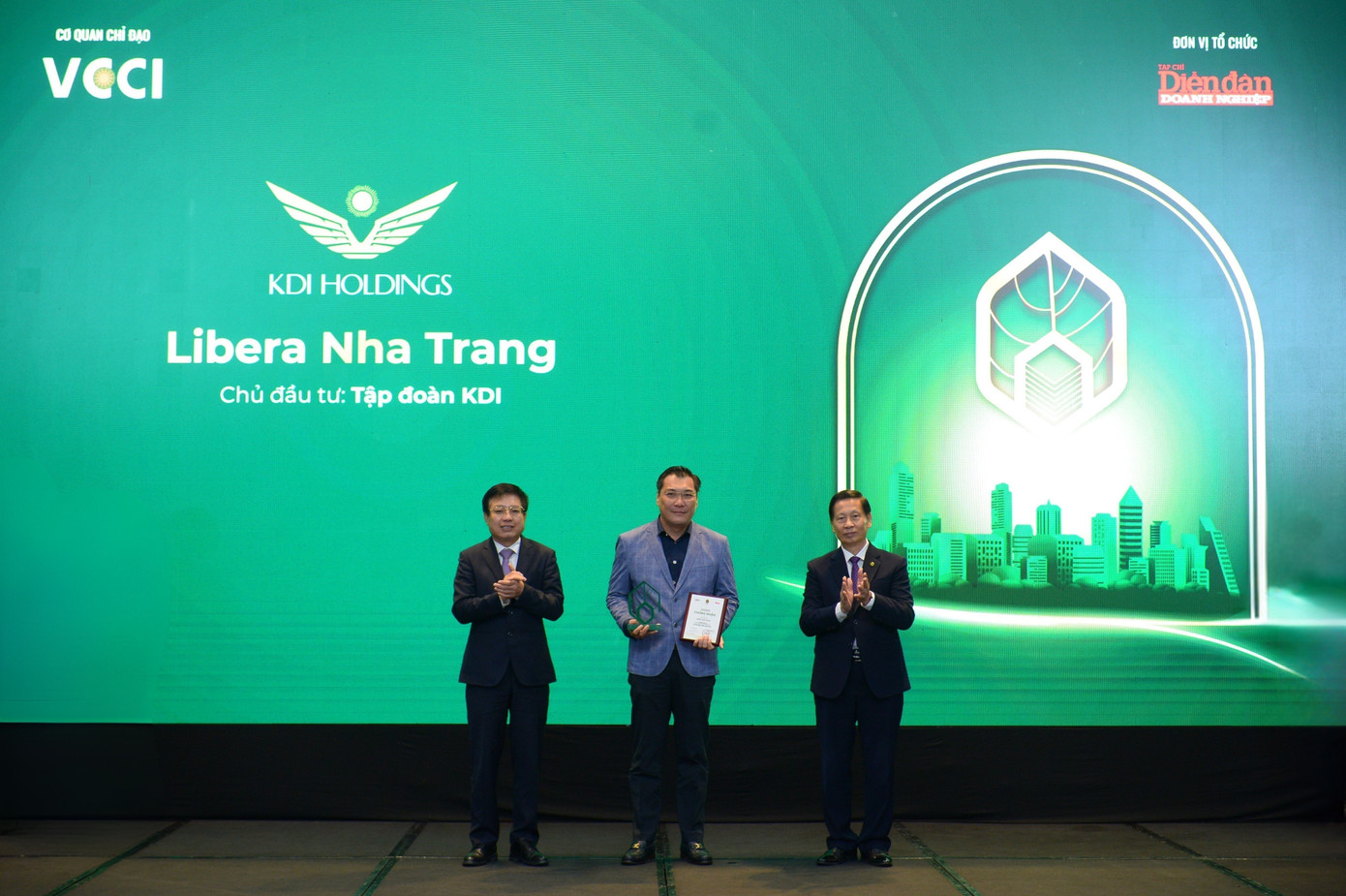 Tập đoàn KDI được vinh danh với hai dự án được bình chọn “Dự án đáng sống 2025”- Ảnh 2. Tập đoàn KDI được vinh danh với hai dự án được bình chọn “Dự án đáng sống 2025”- Ảnh 2.