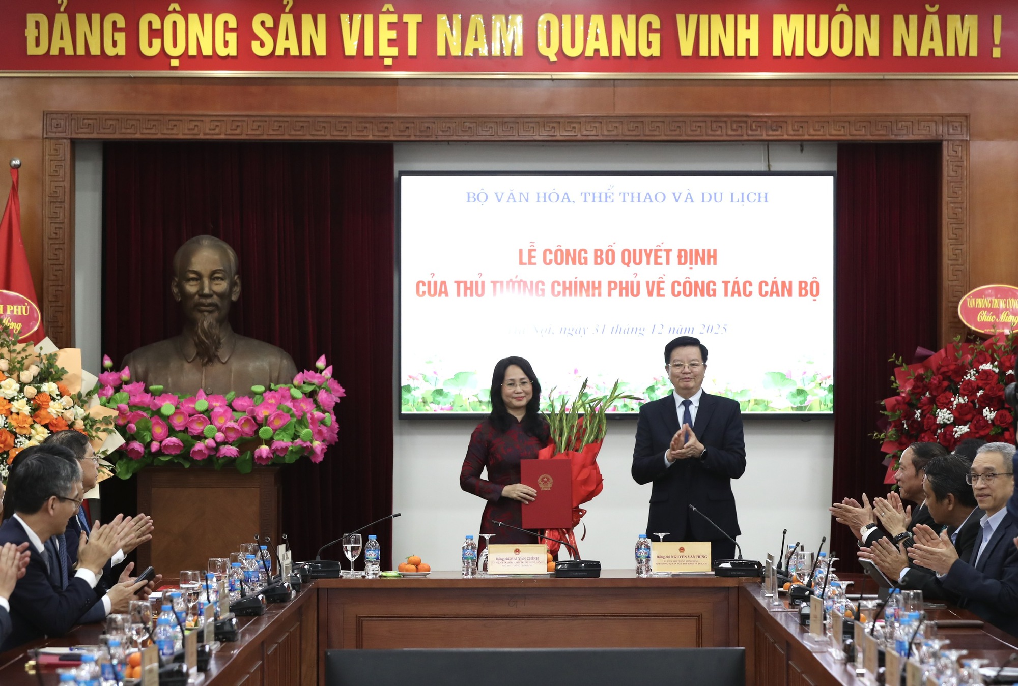 Phó Chánh Văn phòng Thường trực Văn phòng Trung ương Đảng Lâm Thị Phương Thanh giữ chức Thứ trưởng Thường trực Bộ VHTTDL- Ảnh 1.