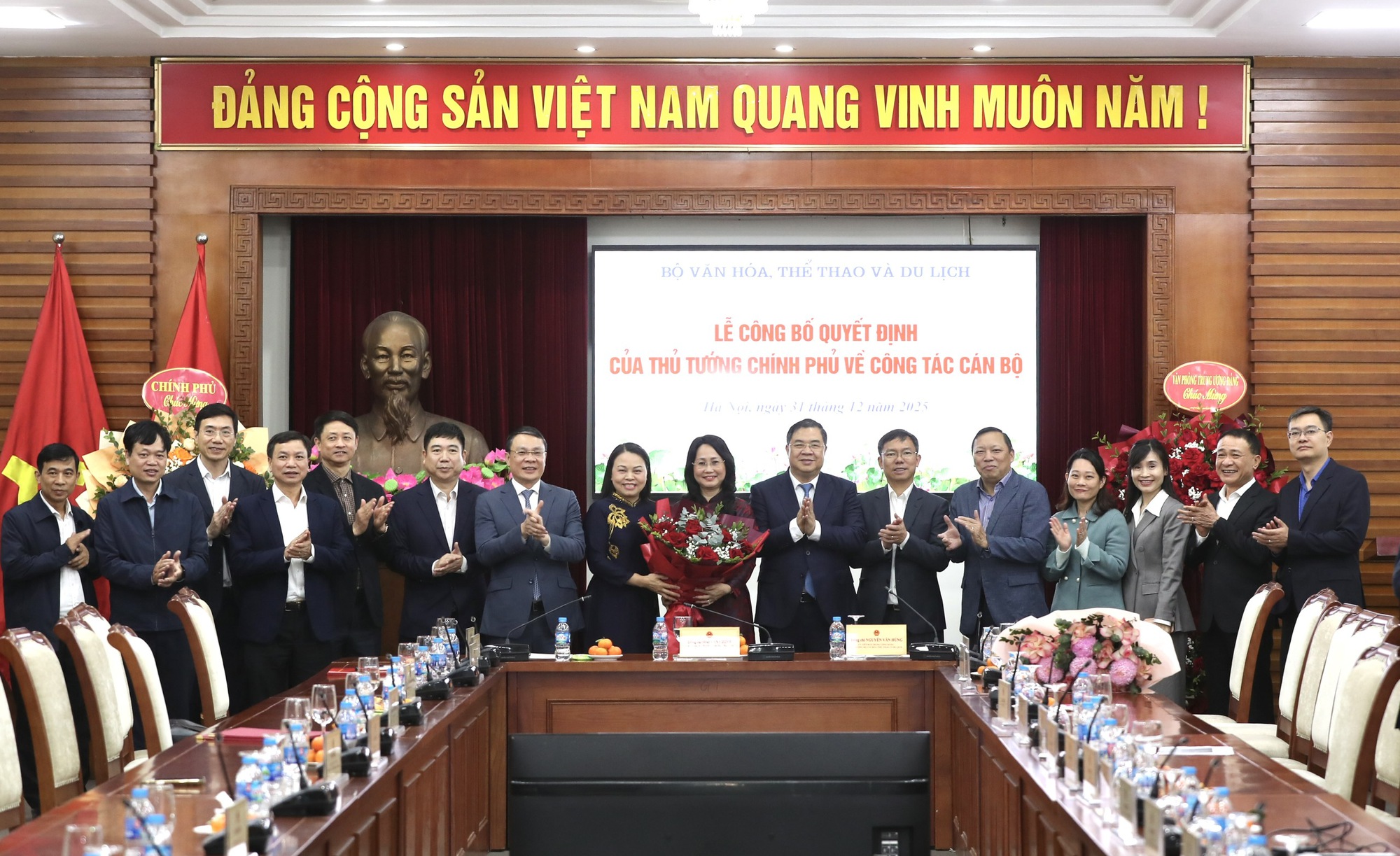 Phó Chánh Văn phòng Thường trực Văn phòng Trung ương Đảng Lâm Thị Phương Thanh giữ chức Thứ trưởng Thường trực Bộ VHTTDL- Ảnh 6.