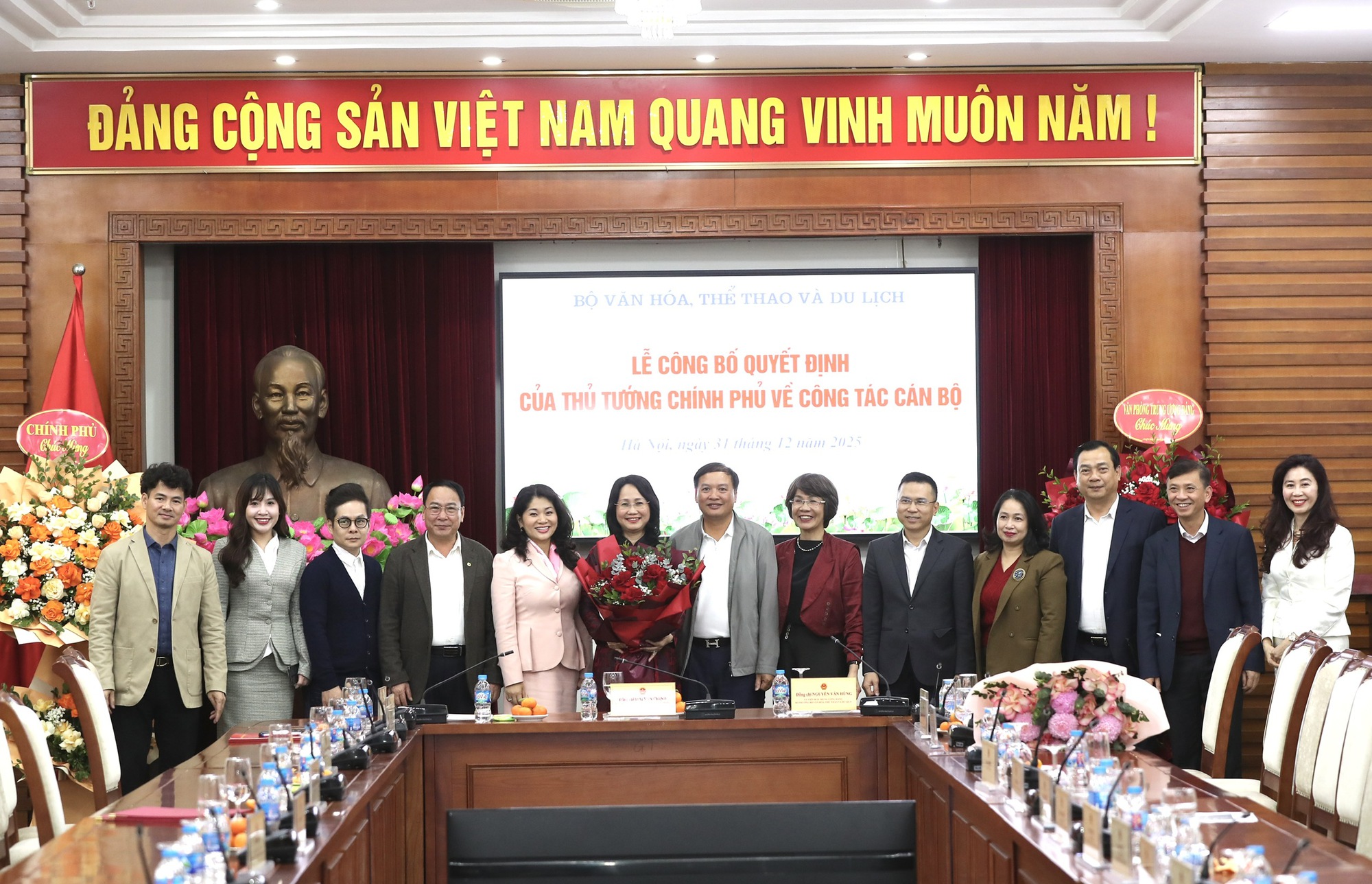 Phó Chánh Văn phòng Thường trực Văn phòng Trung ương Đảng Lâm Thị Phương Thanh giữ chức Thứ trưởng Thường trực Bộ VHTTDL- Ảnh 5.