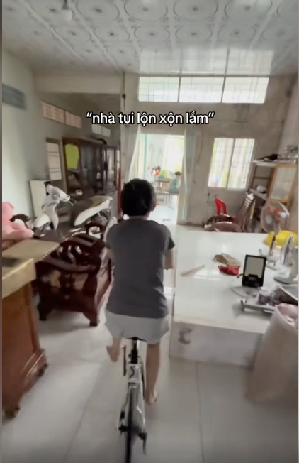 Căn nhà ở miền Tây gây xôn xao vì như mê cung: Quy mô 560m2, bên trong đặt 8 bộ bàn ghế- Ảnh 3.