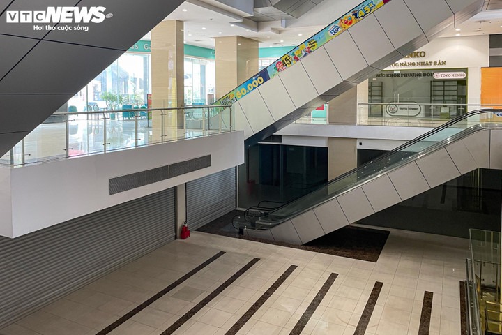 Mặt bằng bán lẻ tại các tuyến phố lớn 'ế dài' cuối năm- Ảnh 4.