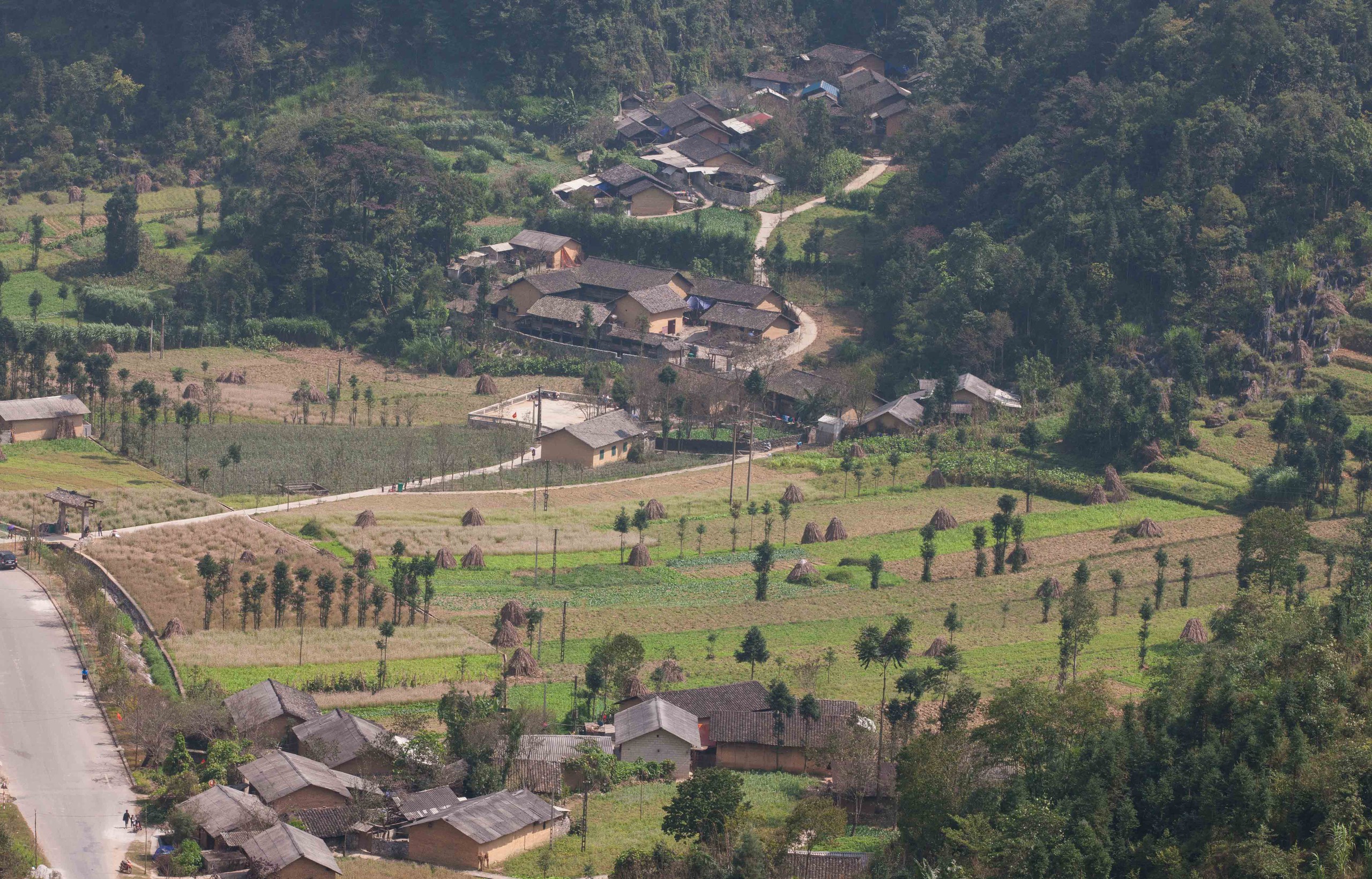 Photo Travel: Lũng Cẩm, ngôi làng cổ giữa miền đá xám- Ảnh 1. Photo Travel: Lũng Cẩm, ngôi làng cổ giữa miền đá xám- Ảnh 1.