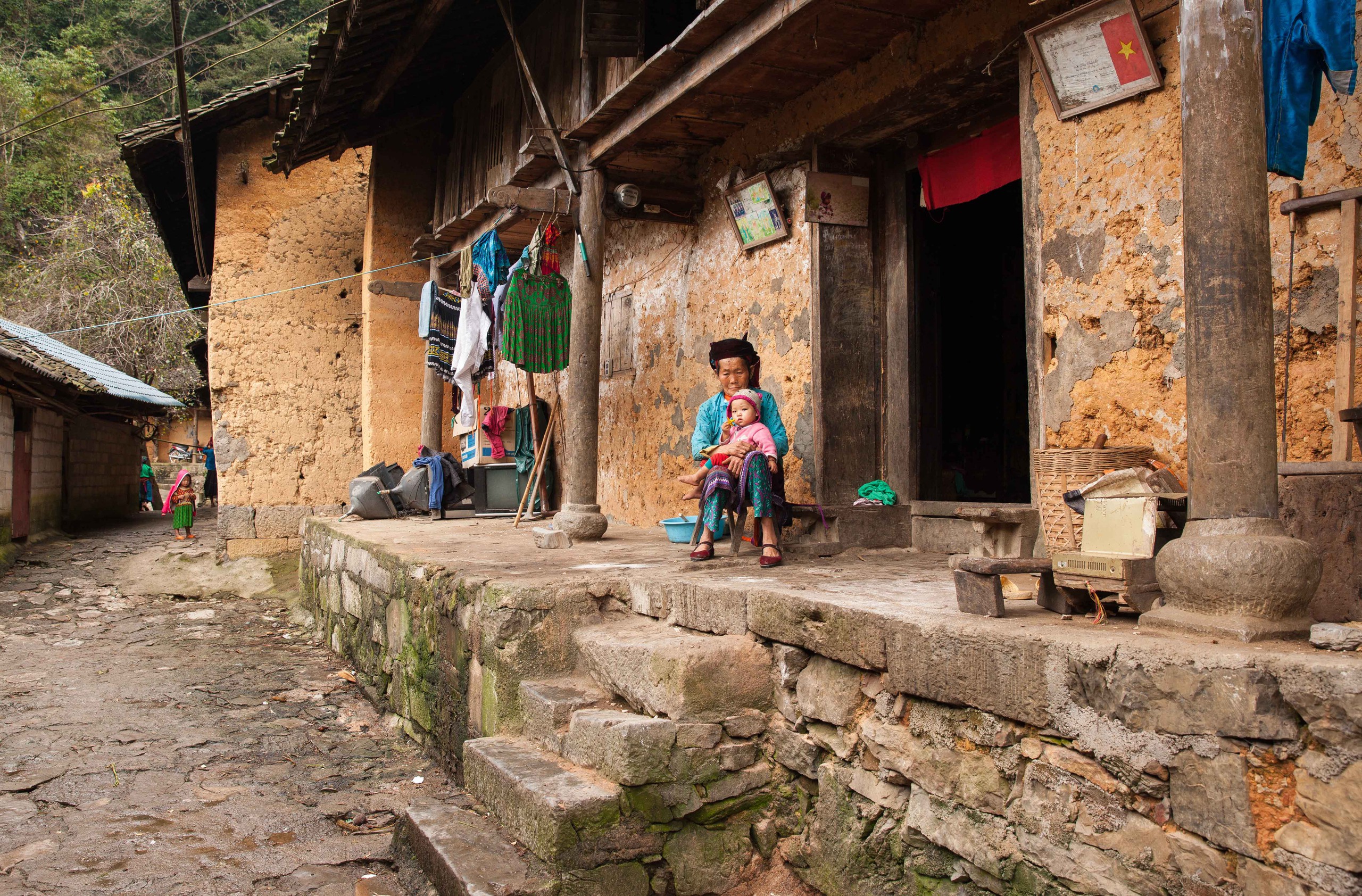 Photo Travel: Lũng Cẩm, ngôi làng cổ giữa miền đá xám- Ảnh 3. Photo Travel: Lũng Cẩm, ngôi làng cổ giữa miền đá xám- Ảnh 3.