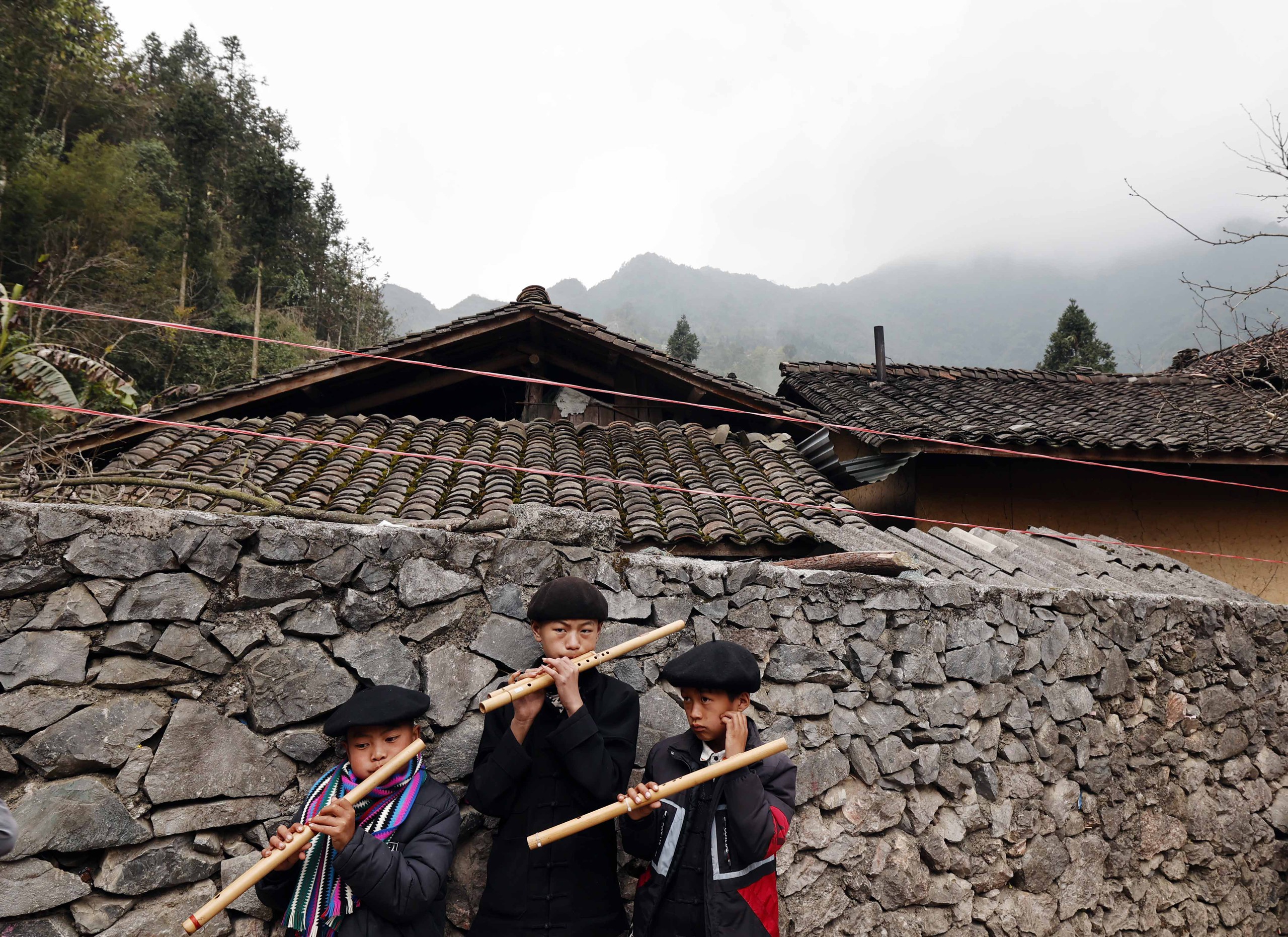 Photo Travel: Lũng Cẩm, ngôi làng cổ giữa miền đá xám- Ảnh 5. Photo Travel: Lũng Cẩm, ngôi làng cổ giữa miền đá xám- Ảnh 5.