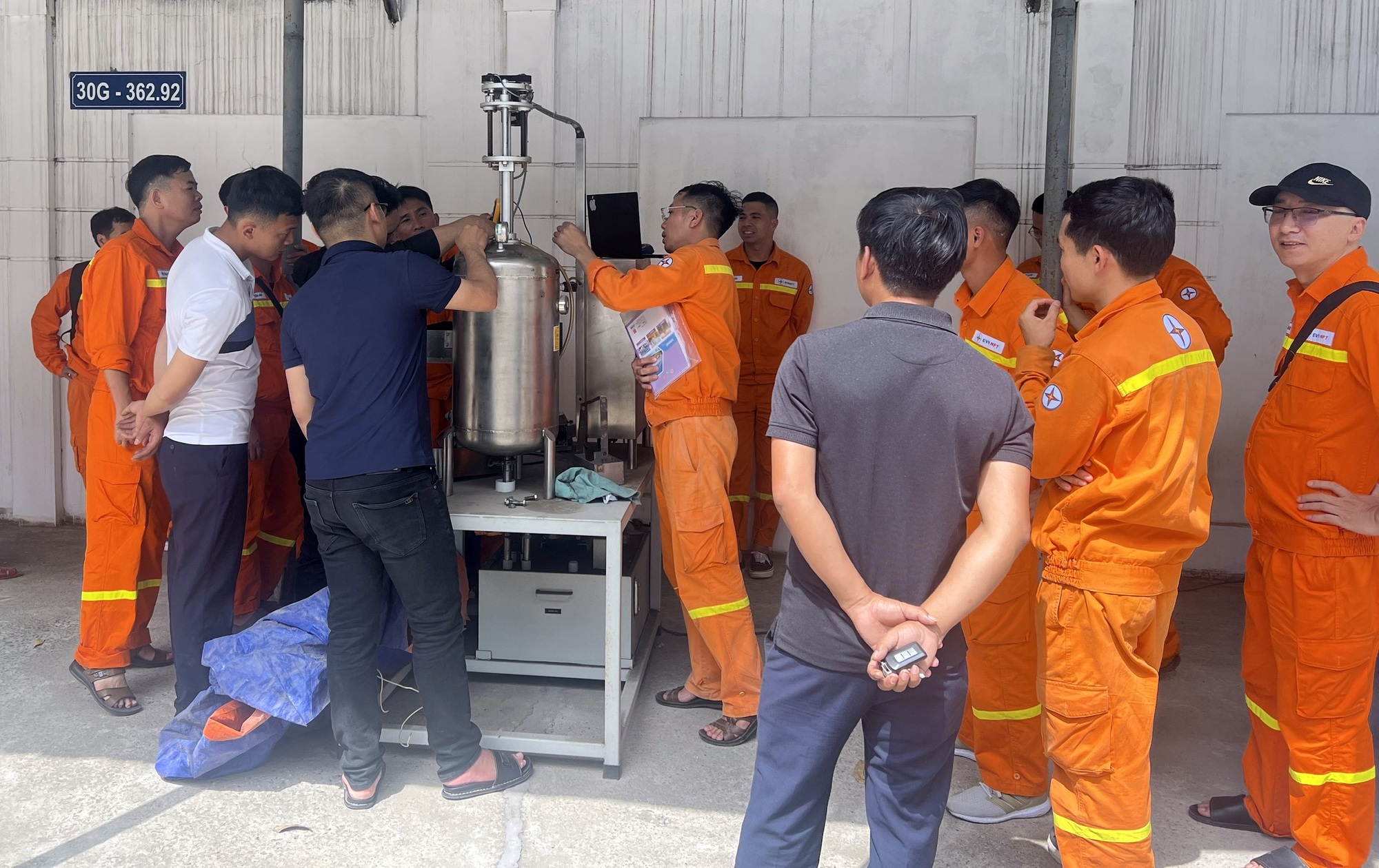 Tự chủ công nghệ lõi: Hợp bộ thí nghiệm Rơ - le nội bộ “Made in Việt Nam” đảm bảo an toàn lưới điện Quốc gia- Ảnh 2.