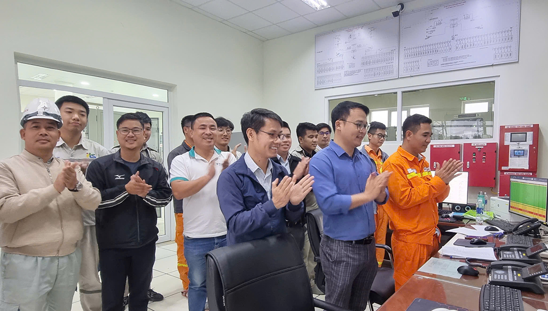 Đóng điện thành công Dự án Trạm biến áp 220kV Phú Thọ 2 và đường dây đấu nối- Ảnh 1.