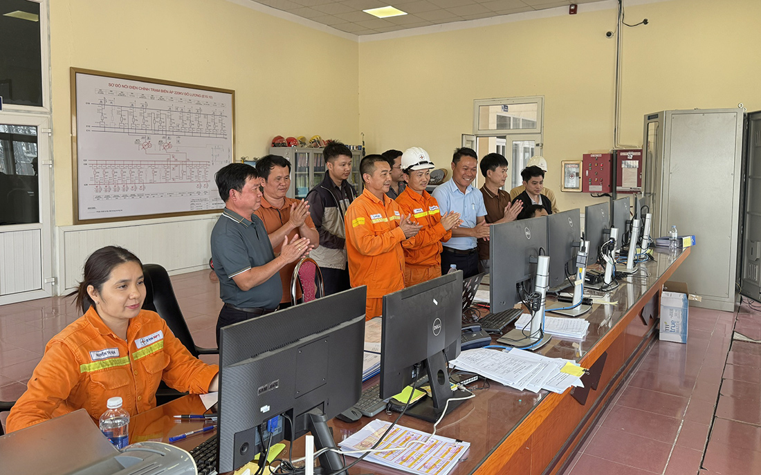 Đóng điện dự án đường dây 220kV phục vụ nhập khẩu điện từ Lào về Việt Nam- Ảnh 1.