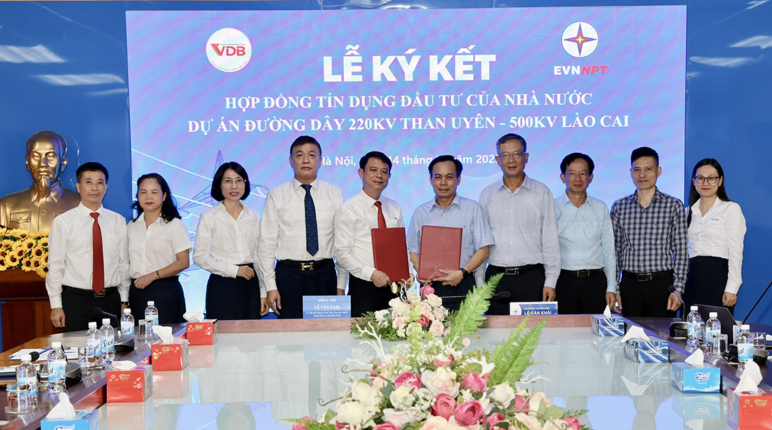 EVNNPT và VDB ký kết hợp đồng tín dụng đầu tư của nhà nước Dự án đường dây 220kV Than Uyên - 500kV Lào Cai- Ảnh 1.