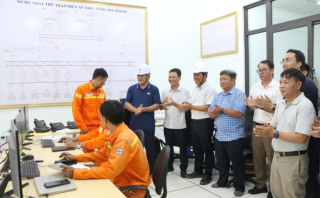 EVNNPT đảm bảo truyền tải an toàn, liên tục, ổn định hơn 193 tỷ kWh điện trong 9 tháng năm 2025- Ảnh 2.