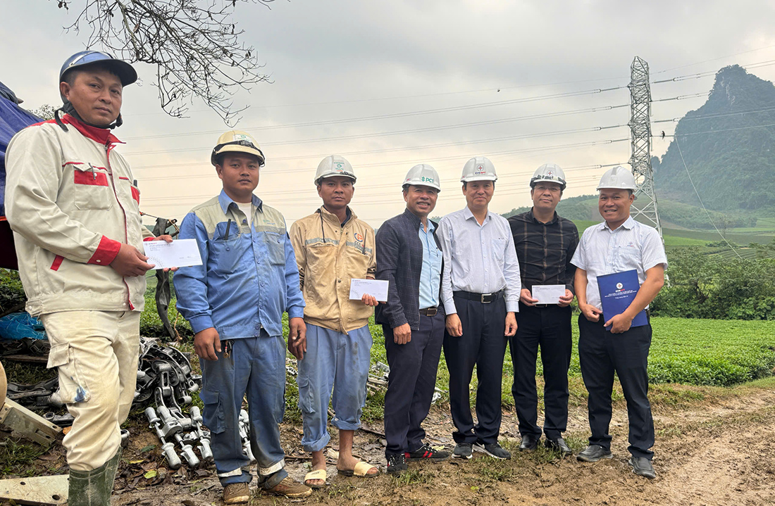 Chủ tịch Công đoàn EVNNPT động viên các đơn vị thi công cụm dự án truyền tải điện nhập khẩu từ Lào- Ảnh 4.