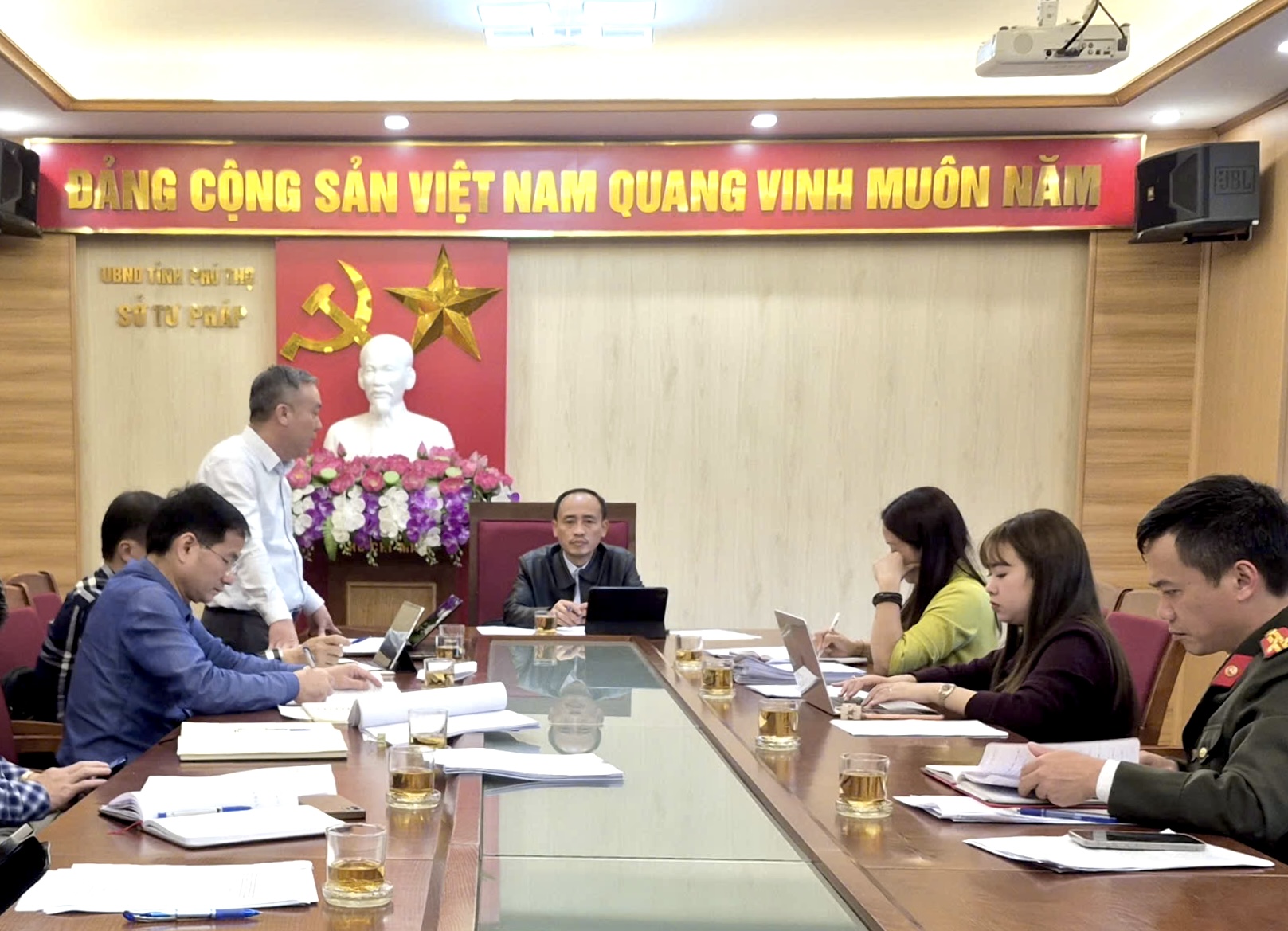 Ban QLDA các công trình điện miền Bắc làm việc với Sở Tư pháp tỉnh Phú Thọ để tháo gỡ vướng mắc giải phóng mặt bằng các dự án truyền tải điện- Ảnh 1.