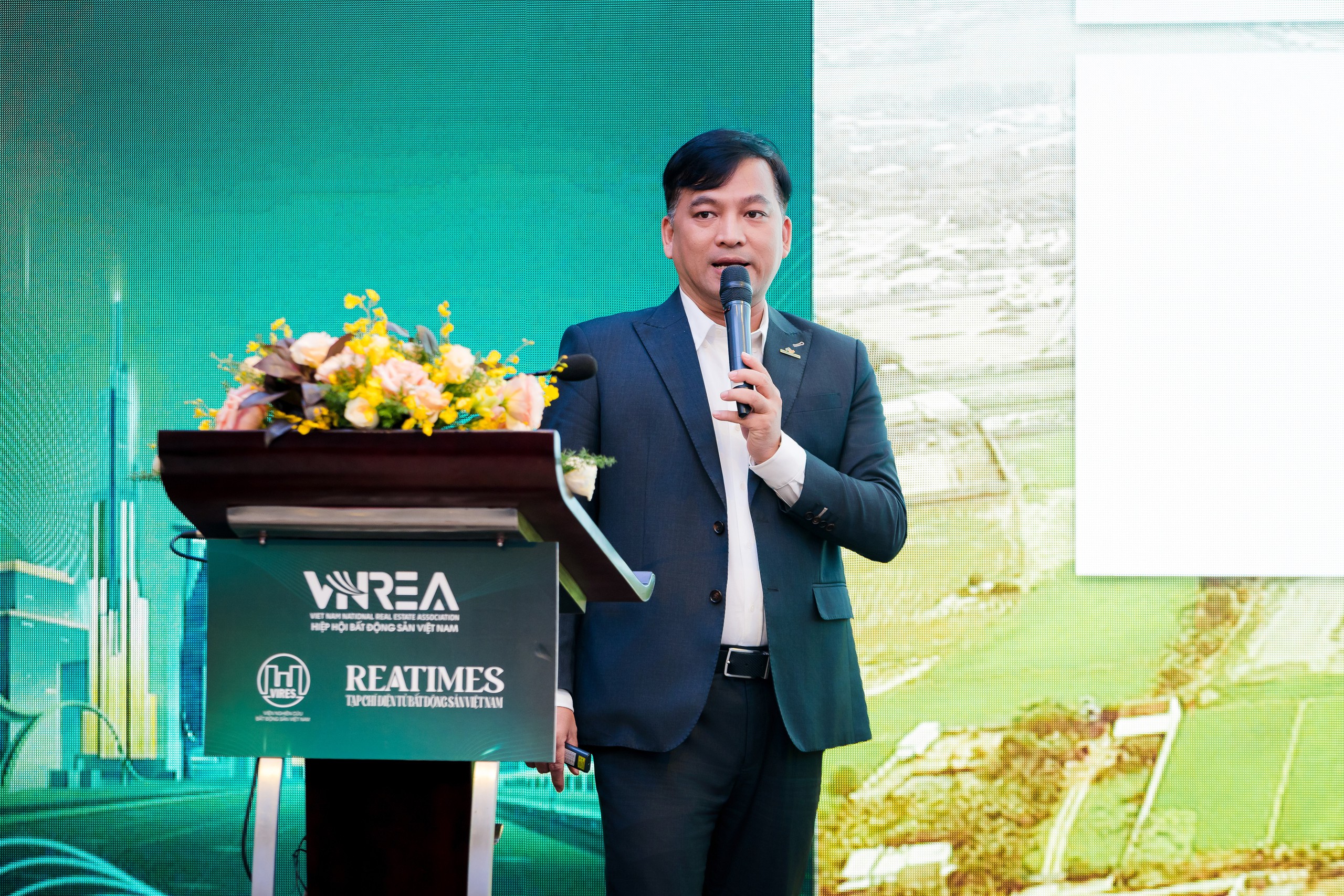 Giá nhà lập đỉnh mới, Chủ tịch Tập đoàn Thắng Lợi chia sẻ giải pháp giúp người mua ở thực chạm tới 'giấc mơ' an cư- Ảnh 1. Giá nhà lập đỉnh mới, Chủ tịch Tập đoàn Thắng Lợi chia sẻ giải pháp giúp người mua ở thực chạm tới 'giấc mơ' an cư- Ảnh 1.