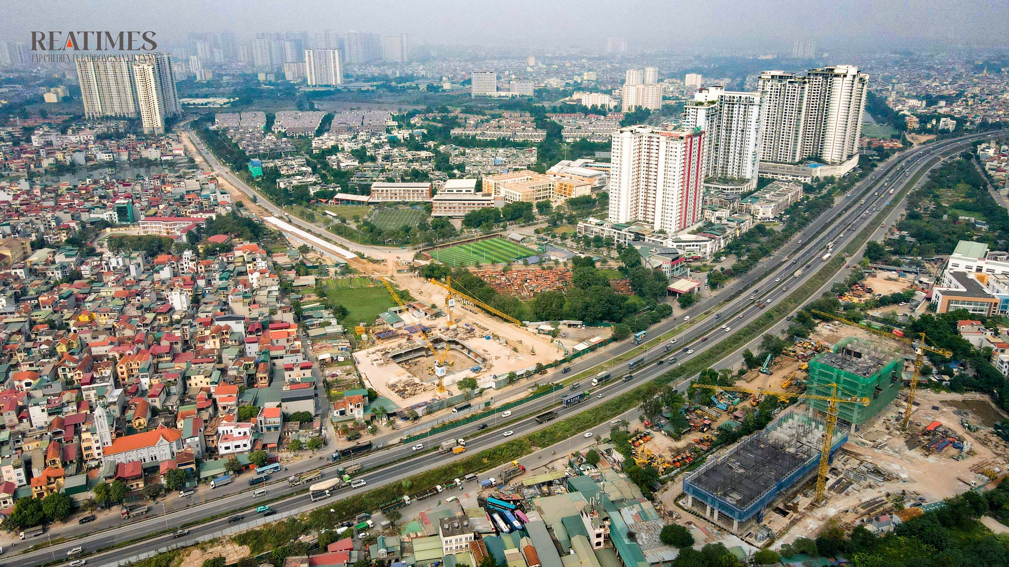 Hồi sinh loạt dự án: Thị trường BĐS Hà Nội "bừng tỉnh'' trong tiếng máy móc thi công- Ảnh 4. Hồi sinh loạt dự án: Thị trường BĐS Hà Nội "bừng tỉnh'' trong tiếng máy móc thi công- Ảnh 4.