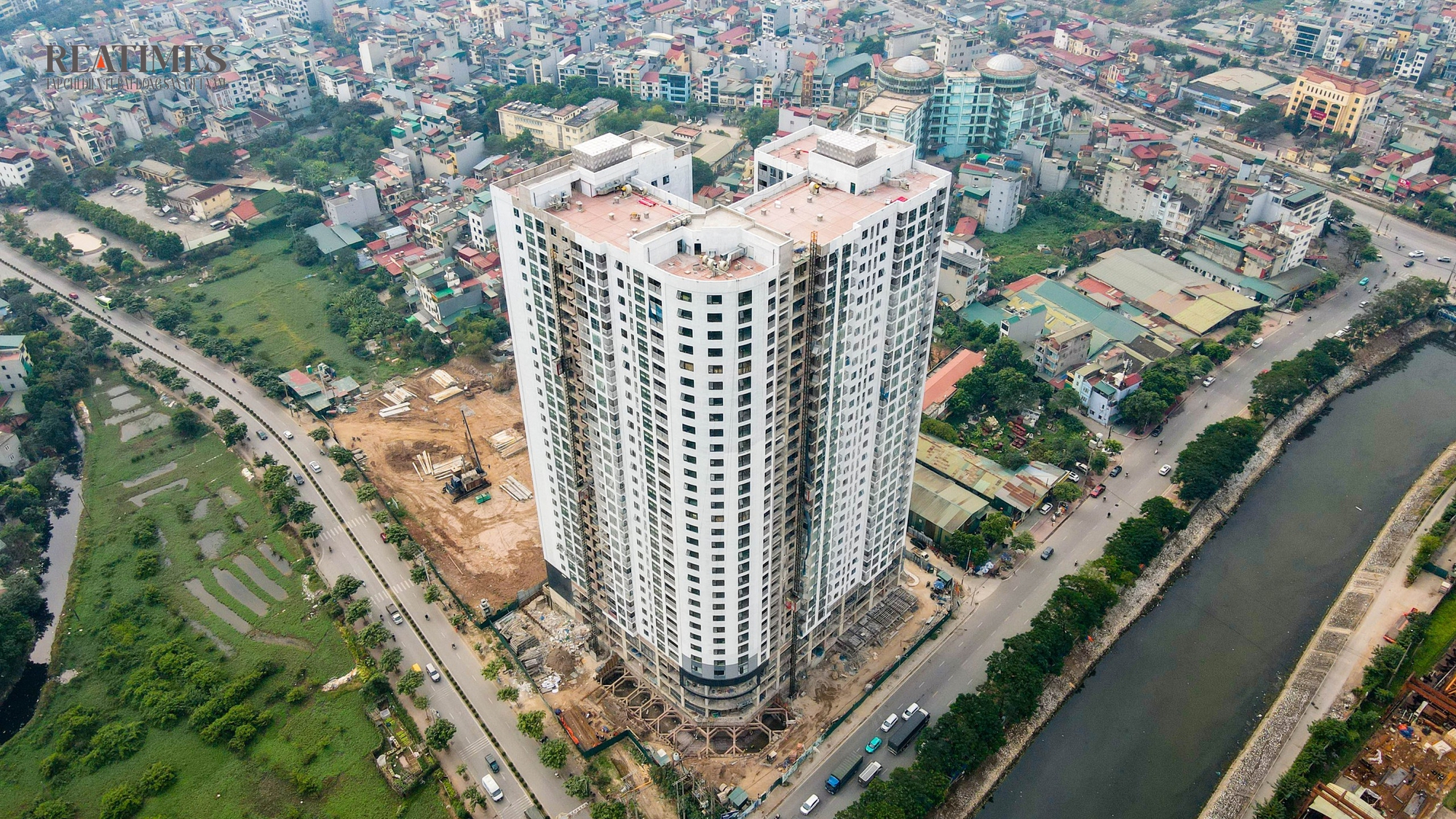 Hồi sinh loạt dự án: Thị trường BĐS Hà Nội "bừng tỉnh'' trong tiếng máy móc thi công- Ảnh 9. Hồi sinh loạt dự án: Thị trường BĐS Hà Nội "bừng tỉnh'' trong tiếng máy móc thi công- Ảnh 9.