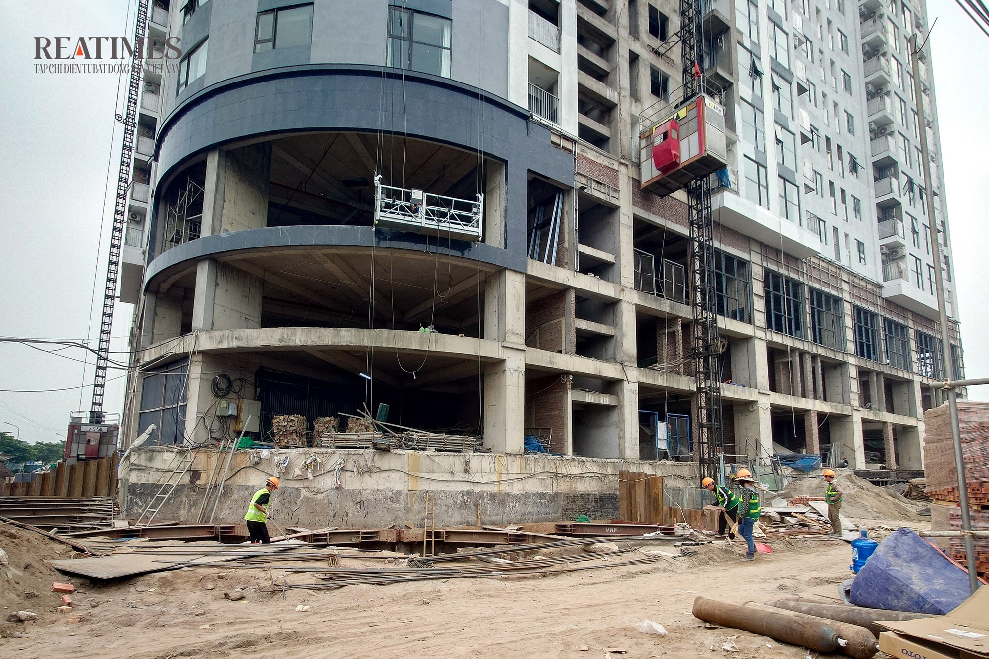 Hồi sinh loạt dự án: Thị trường BĐS Hà Nội "bừng tỉnh'' trong tiếng máy móc thi công- Ảnh 11. Hồi sinh loạt dự án: Thị trường BĐS Hà Nội "bừng tỉnh'' trong tiếng máy móc thi công- Ảnh 11.