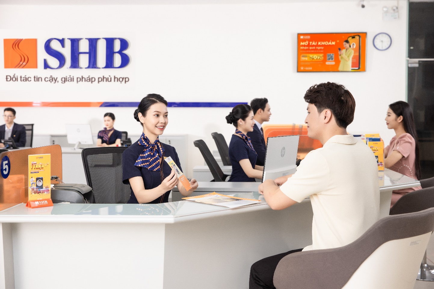 Lần thứ 5, SHB được vinh danh trong TOP 10 doanh nghiệp có Báo cáo thường niên tốt nhất- Ảnh 2.