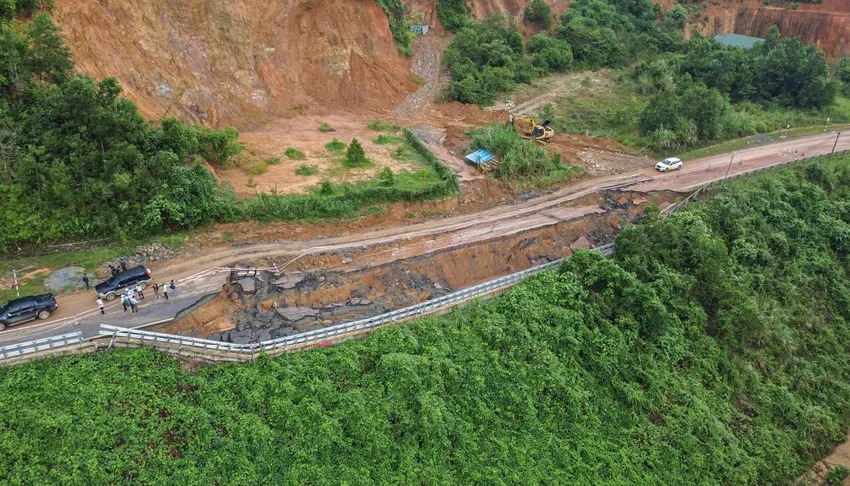 Sắp xây dựng cao tốc vượt núi hơn 25.000 tỷ đẹp nhất Việt Nam, thay thế cho tuyến đường đèo thường xuyên bị sạt lở- Ảnh 1. Sắp xây dựng cao tốc vượt núi hơn 25.000 tỷ đẹp nhất Việt Nam, thay thế cho tuyến đường đèo thường xuyên bị sạt lở- Ảnh 1.