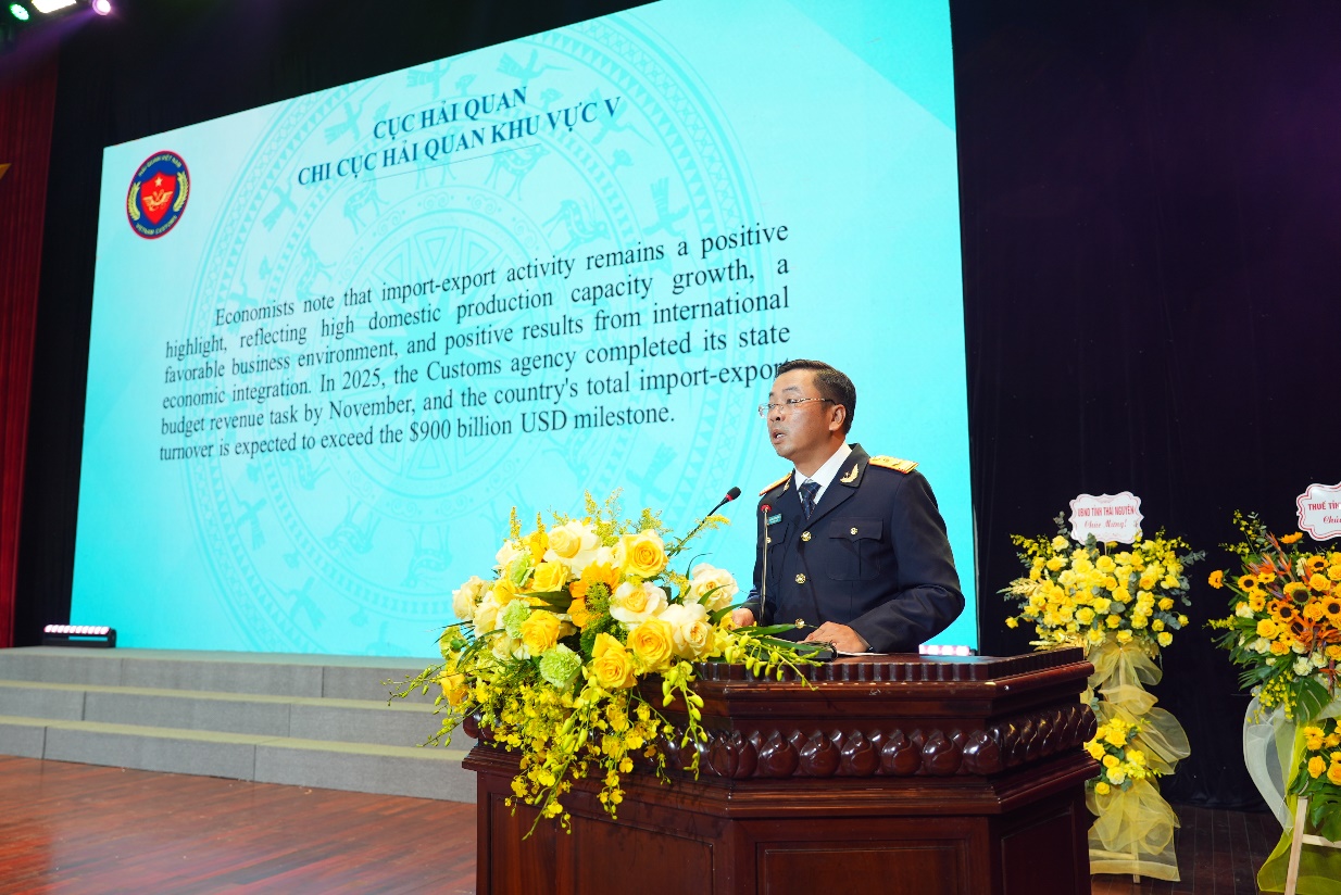 Chi cục Hải quan Khu vực V tổ chức Hội nghị Hải quan - Doanh nghiệp 2025 và sự kiện ghi nhận kim ngạch xuất nhập khẩu vượt 200 tỷ USD, vinh danh các doanh nghiệp tiêu biểu trên địa bàn- Ảnh 2. Chi cục Hải quan Khu vực V tổ chức Hội nghị Hải quan - Doanh nghiệp 2025 và sự kiện ghi nhận kim ngạch xuất nhập khẩu vượt 200 tỷ USD, vinh danh các doanh nghiệp tiêu biểu trên địa bàn- Ảnh 2.