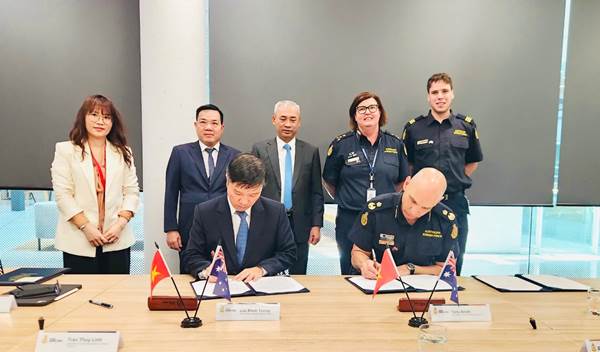Hải quan Việt Nam ký Tuyên bố Ý định tăng cường hợp tác với Cơ quan Bảo vệ Biên giới Australia- Ảnh 1. Hải quan Việt Nam ký Tuyên bố Ý định tăng cường hợp tác với Cơ quan Bảo vệ Biên giới Australia- Ảnh 1.
