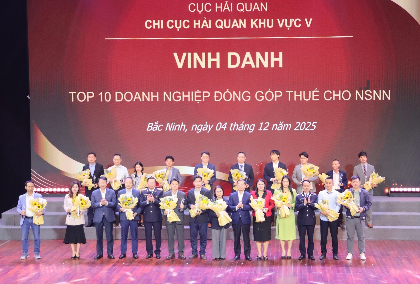 Chi cục Hải quan Khu vực V tổ chức Hội nghị Hải quan - Doanh nghiệp 2025 và sự kiện ghi nhận kim ngạch xuất nhập khẩu vượt 200 tỷ USD, vinh danh các doanh nghiệp tiêu biểu trên địa bàn- Ảnh 6. Chi cục Hải quan Khu vực V tổ chức Hội nghị Hải quan - Doanh nghiệp 2025 và sự kiện ghi nhận kim ngạch xuất nhập khẩu vượt 200 tỷ USD, vinh danh các doanh nghiệp tiêu biểu trên địa bàn- Ảnh 6.