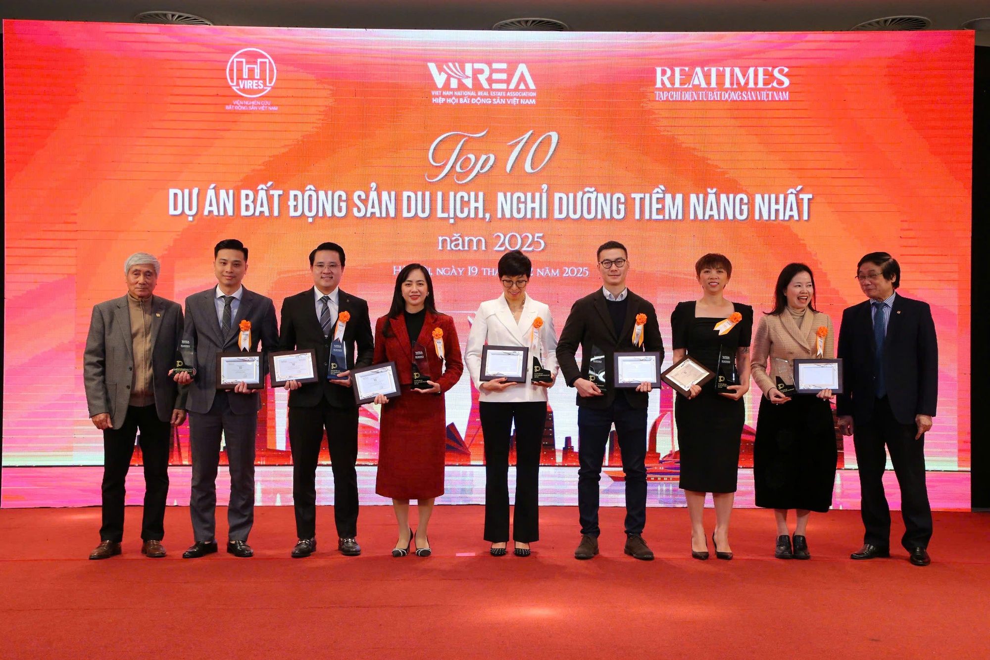 CEO Group Receives Three Prestigious Awards at the 2024 - 2025 Leading Real Estate Brands Honor Ceremony  - Ảnh 3.