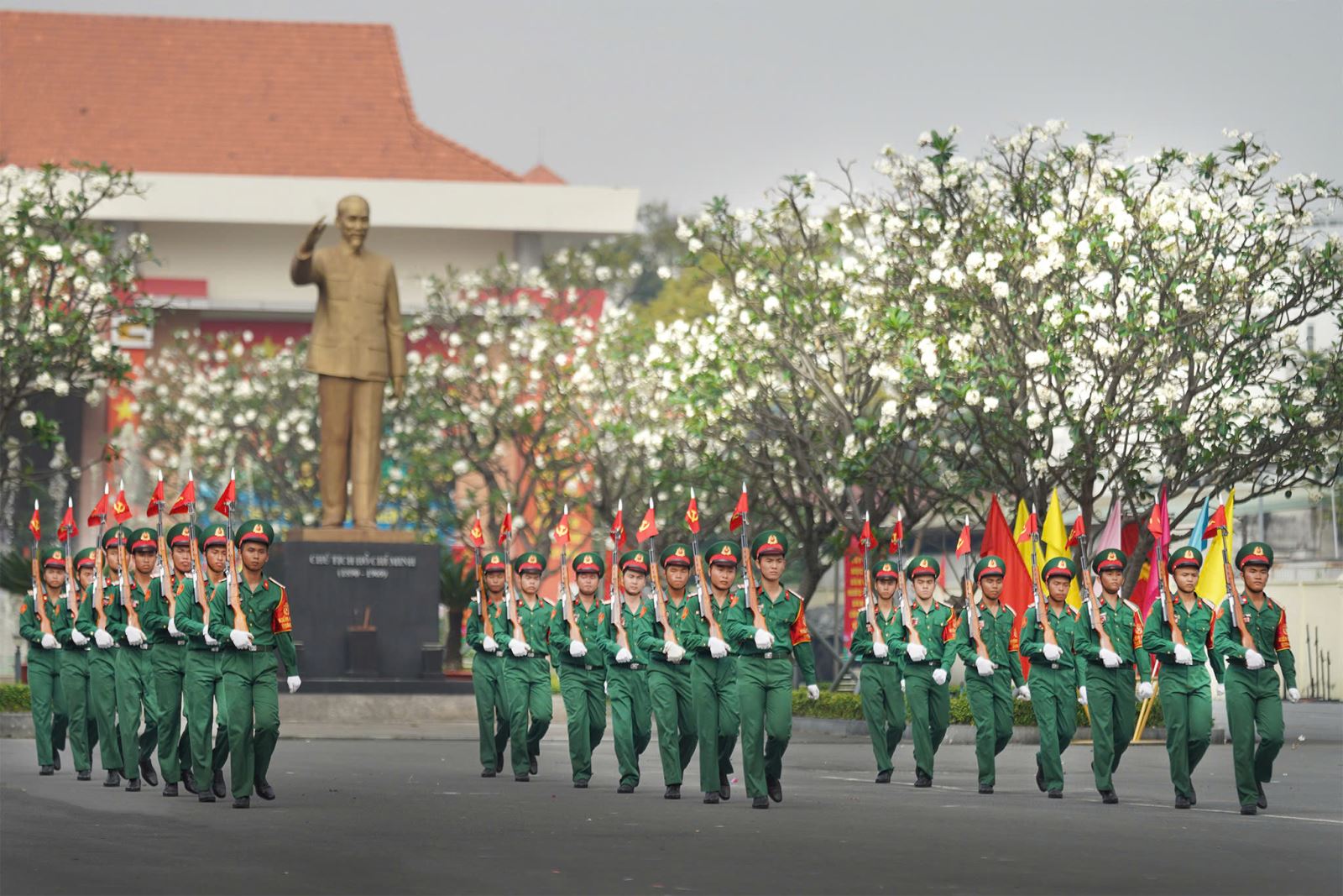 Chủ tịch UBND TP.HCM: Người đứng đầu phải cùng nhau hành động để đạt tăng trưởng 2 con số- Ảnh 2.