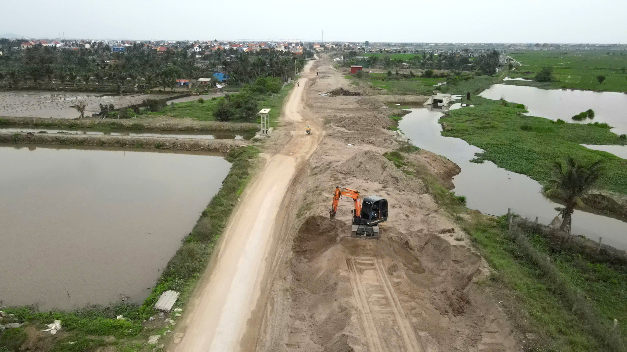 Hải Phòng: Cận cảnh dự án xây dựng tuyến đường nối gần 1.000 tỷ đồng qua Khu công nghiệp Kiến Thụy - Ảnh 5. Hải Phòng: Cận cảnh dự án xây dựng tuyến đường nối gần 1.000 tỷ đồng qua Khu công nghiệp Kiến Thụy - Ảnh 5.