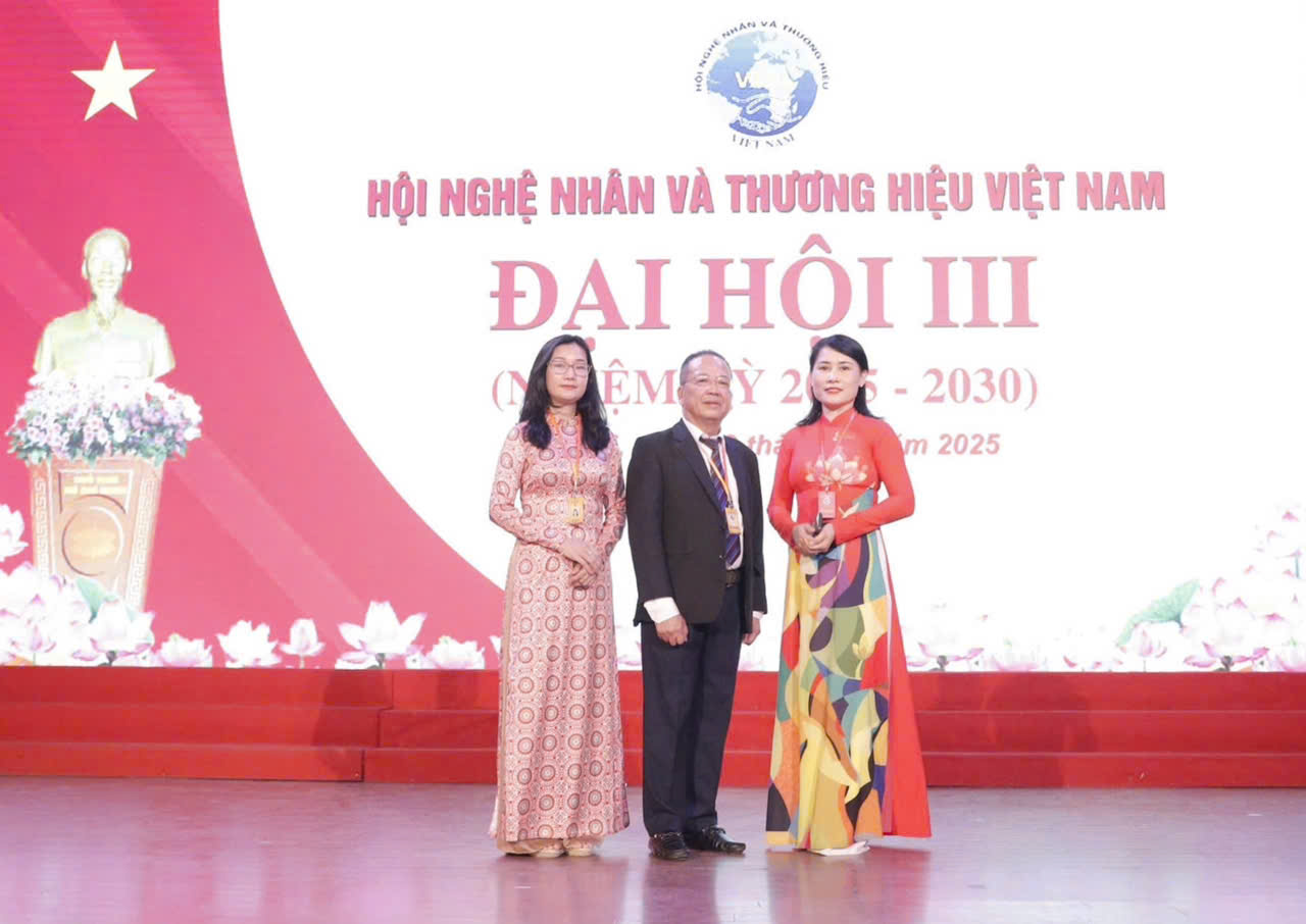 Tiến sĩ Lê Ngọc Dũng tái đắc cử Chủ tịch Hội Nghệ nhân và Thương hiệu Việt Nam khóa III (nhiệm kỳ 2025 – 2030)- Ảnh 6. Tiến sĩ Lê Ngọc Dũng tái đắc cử Chủ tịch Hội Nghệ nhân và Thương hiệu Việt Nam khóa III (nhiệm kỳ 2025 – 2030)- Ảnh 6.