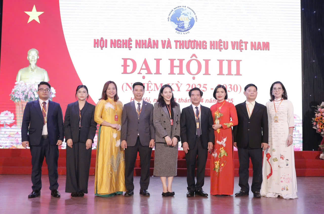 Tiến sĩ Lê Ngọc Dũng tái đắc cử Chủ tịch Hội Nghệ nhân và Thương hiệu Việt Nam khóa III (nhiệm kỳ 2025 – 2030)- Ảnh 5. Tiến sĩ Lê Ngọc Dũng tái đắc cử Chủ tịch Hội Nghệ nhân và Thương hiệu Việt Nam khóa III (nhiệm kỳ 2025 – 2030)- Ảnh 5.