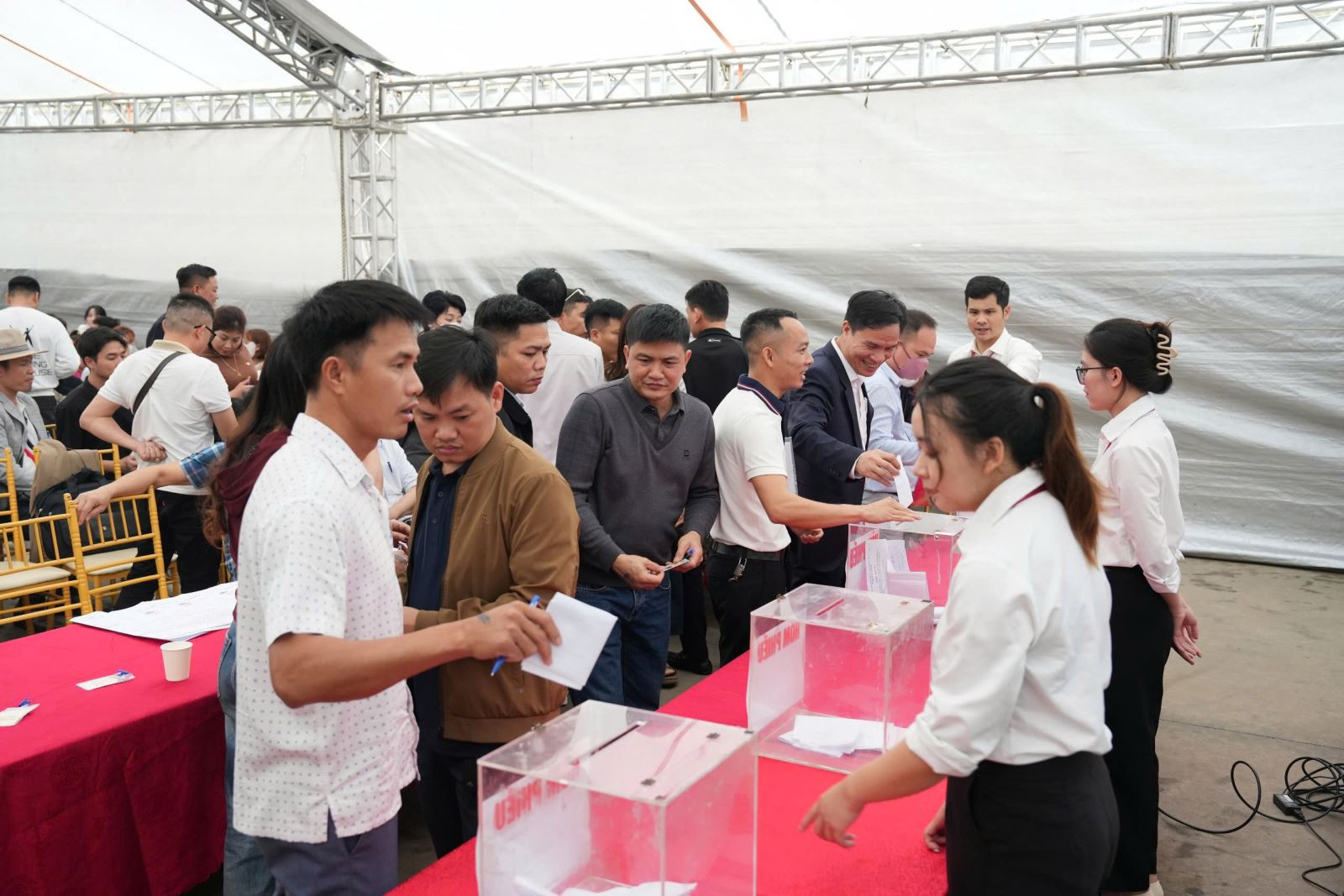 Đất đấu giá tỉnh vùng ven có giá trúng cao hơn các huyện ở Hà Nội, vì sao?- Ảnh 1.