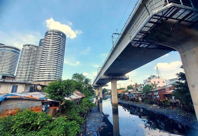 Thành phố giàu nhất Việt Nam sẽ giải tỏa hàng nghìn căn nhà lụp xụp, 'đổi đời' cho 2 kênh rạch ô nhiễm đã nhiều năm- Ảnh 2. Thành phố giàu nhất Việt Nam sẽ giải tỏa hàng nghìn căn nhà lụp xụp, 'đổi đời' cho 2 kênh rạch ô nhiễm đã nhiều năm- Ảnh 2.