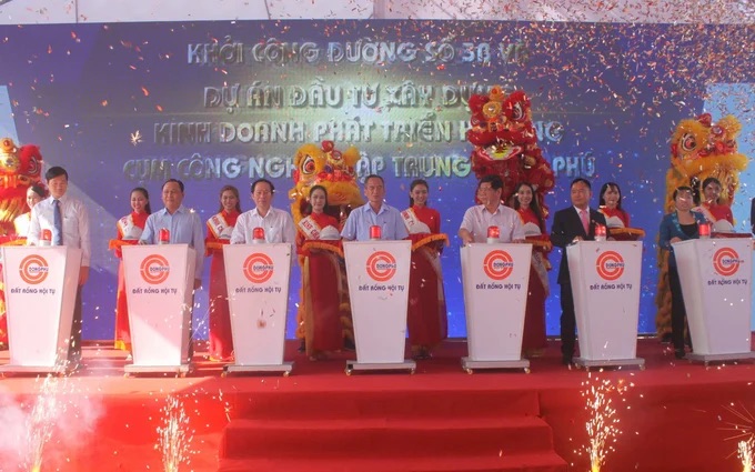Hậu Giang: Lập trình tự thủ tục chấm dứt hoạt động dự án Đầu tư xây dựng, kinh doanh phát triển hạ tầng Cụm công nghiệp tập trung Đông Phú- Ảnh 2. Hậu Giang: Lập trình tự thủ tục chấm dứt hoạt động dự án Đầu tư xây dựng, kinh doanh phát triển hạ tầng Cụm công nghiệp tập trung Đông Phú- Ảnh 2.