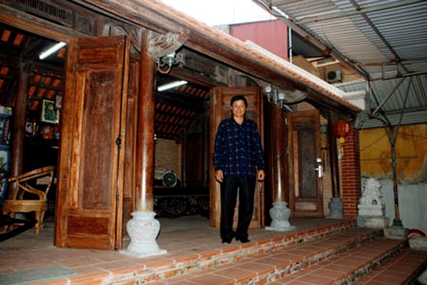 Ngôi nhà cổ dựng hoàn toàn từ gỗ quý như 'vàng ròng lộ thiên' toả hương thơm ngát khiến ai nấy đều sửng sốt
- Ảnh 1. Ngôi nhà cổ dựng hoàn toàn từ gỗ quý như 'vàng ròng lộ thiên' toả hương thơm ngát khiến ai nấy đều sửng sốt
- Ảnh 1.