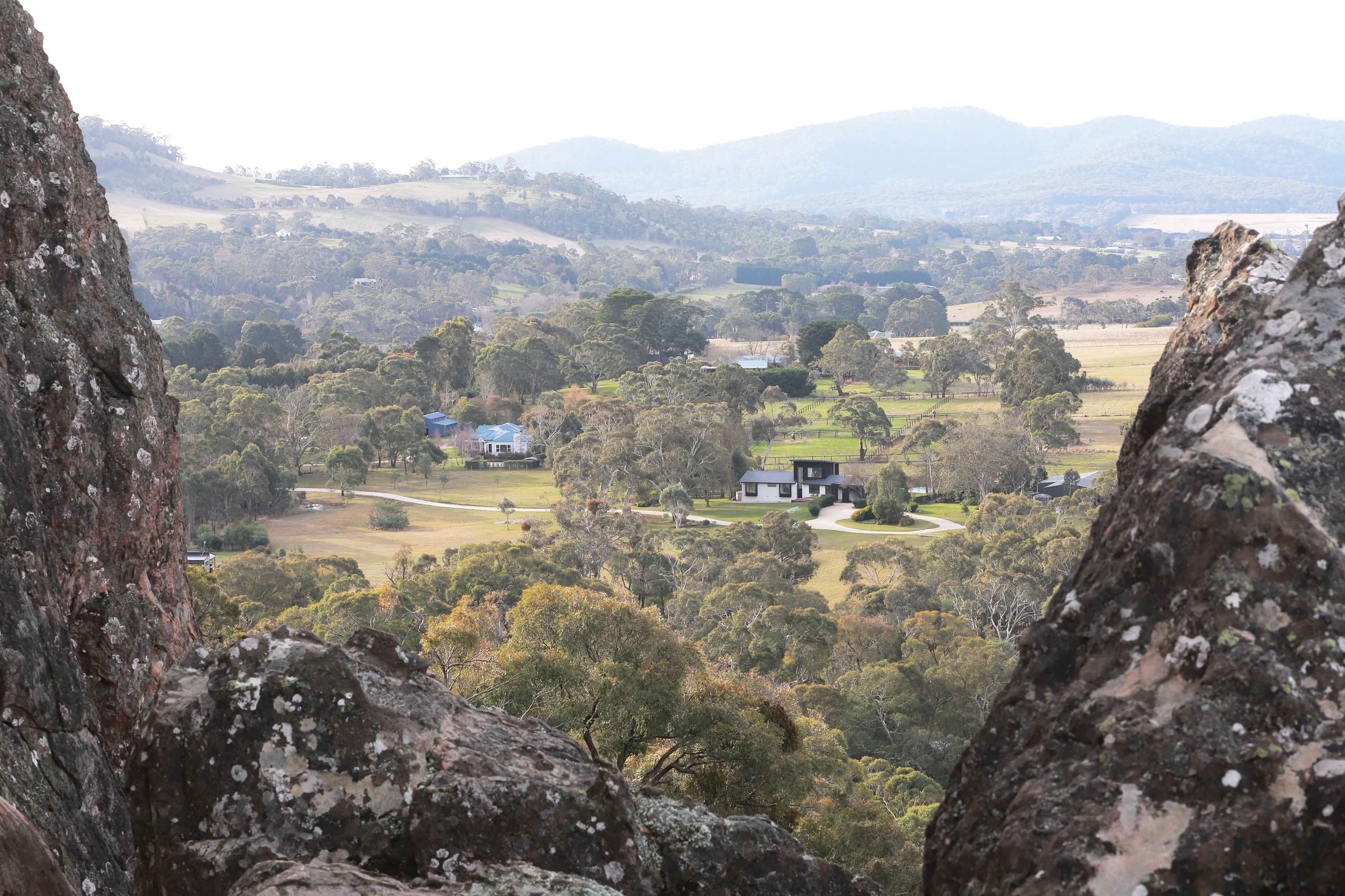 Photo Travel: Hanging Rock, kiến tạo đá treo ấn tượng ở Victoria