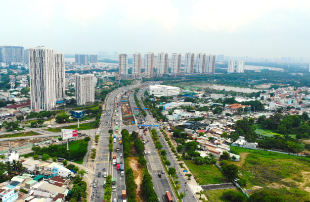Bất động sản phía Nam 2025: Hồi phục trong sàng lọc, cơ hội chỉ dành cho người hiểu cuộc chơi- Ảnh 2. Bất động sản phía Nam 2025: Hồi phục trong sàng lọc, cơ hội chỉ dành cho người hiểu cuộc chơi- Ảnh 2.