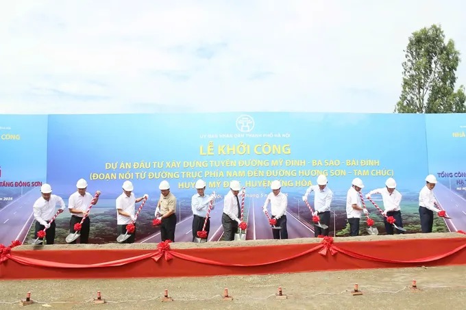 Khởi công tuyến đường tâm linh văn hoá hơn 2.500 tỷ kết nối 3 ngôi chùa lớn nhất miền Bắc
- Ảnh 1. Khởi công tuyến đường tâm linh văn hoá hơn 2.500 tỷ kết nối 3 ngôi chùa lớn nhất miền Bắc
- Ảnh 1.
