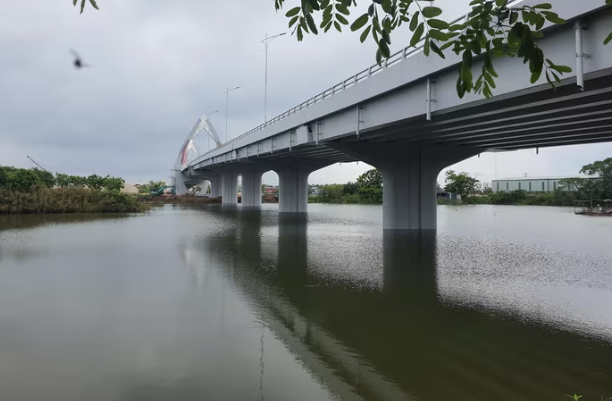 Hôm nay chính thức khánh thành cây cầu dây văng đầu tiên bắc qua con sông biểu tượng tại Nam Định- Ảnh 3. Hôm nay chính thức khánh thành cây cầu dây văng đầu tiên bắc qua con sông biểu tượng tại Nam Định- Ảnh 3.