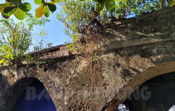 Độc đáo khu chợ huyện trăm năm vẫn giữ nguyên kiến trúc: Từng là chợ quê sầm uất nhất vùng với khu nhà trình tường mang dấu ấn đặc biệt- Ảnh 1. Độc đáo khu chợ huyện trăm năm vẫn giữ nguyên kiến trúc: Từng là chợ quê sầm uất nhất vùng với khu nhà trình tường mang dấu ấn đặc biệt- Ảnh 1.