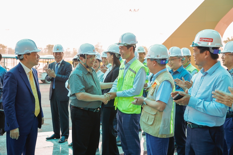 Thủ tướng: Xây dựng Trung tâm Hội chợ Triển lãm Quốc gia xứng tầm truyền thống văn hóa – lịch sử và sự phát triển của đất nước- Ảnh 3. Thủ tướng: Xây dựng Trung tâm Hội chợ Triển lãm Quốc gia xứng tầm truyền thống văn hóa – lịch sử và sự phát triển của đất nước- Ảnh 3.