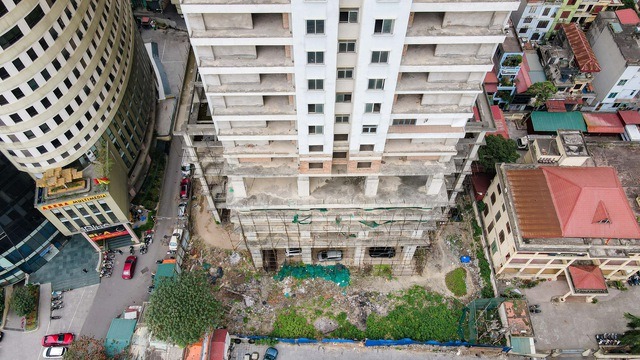 Tòa nhà cao cấp 39 tầng giữa ‘đất vàng’ Thủ đô bỏ hoang sau hơn 15 năm xây dựng, hàng trăm khách hàng bức xúc, khiếu kiện- Ảnh 3. Tòa nhà cao cấp 39 tầng giữa ‘đất vàng’ Thủ đô bỏ hoang sau hơn 15 năm xây dựng, hàng trăm khách hàng bức xúc, khiếu kiện- Ảnh 3.